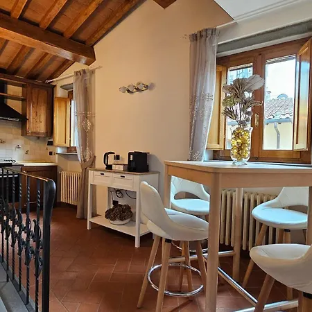 Lilium Domus Apartment *